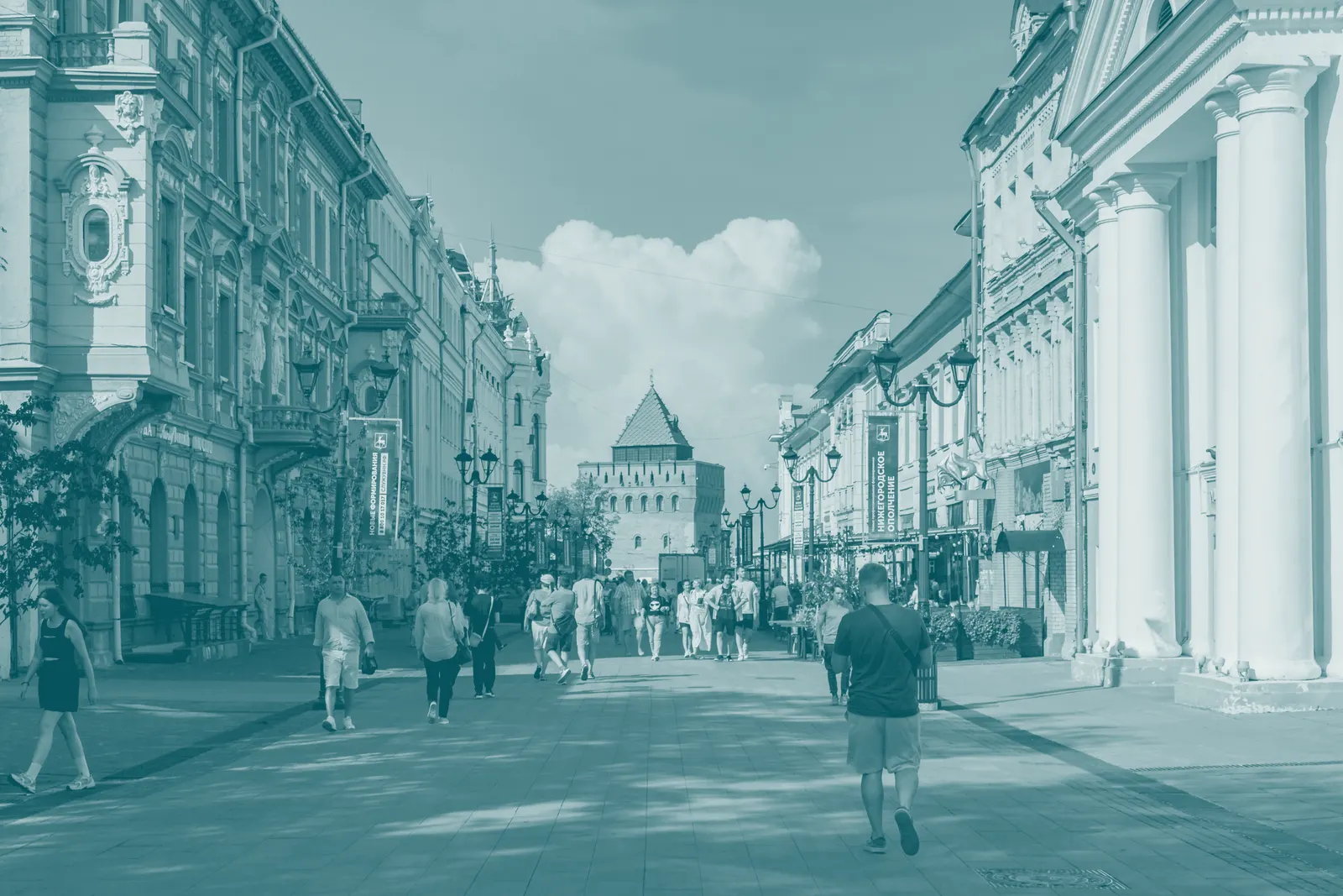Большая Покровская улица, вид на башню Кремля